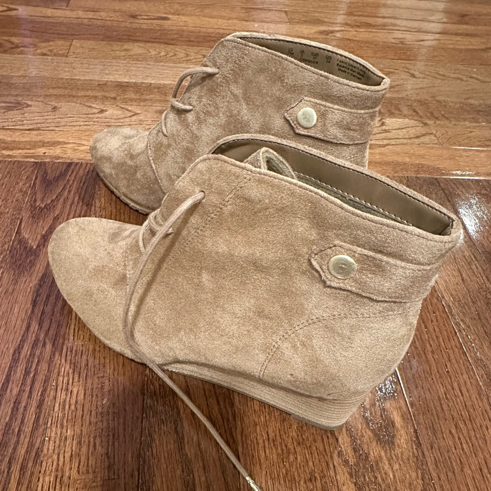 Dr. Scholl’s suede bootie